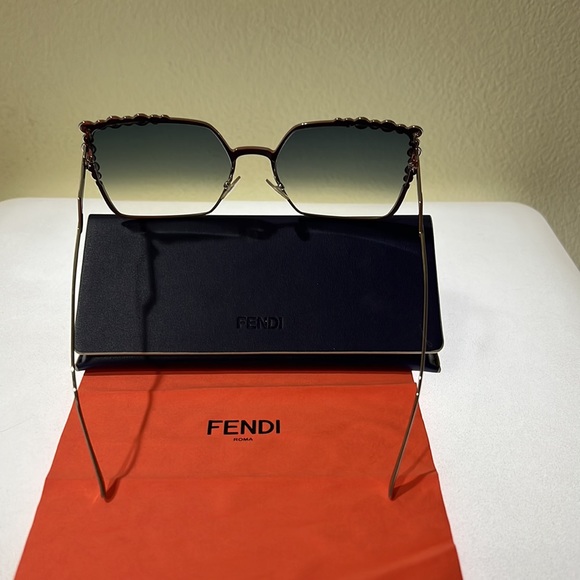 Fendi sunglasses, new with box. - Picture 8 of 11